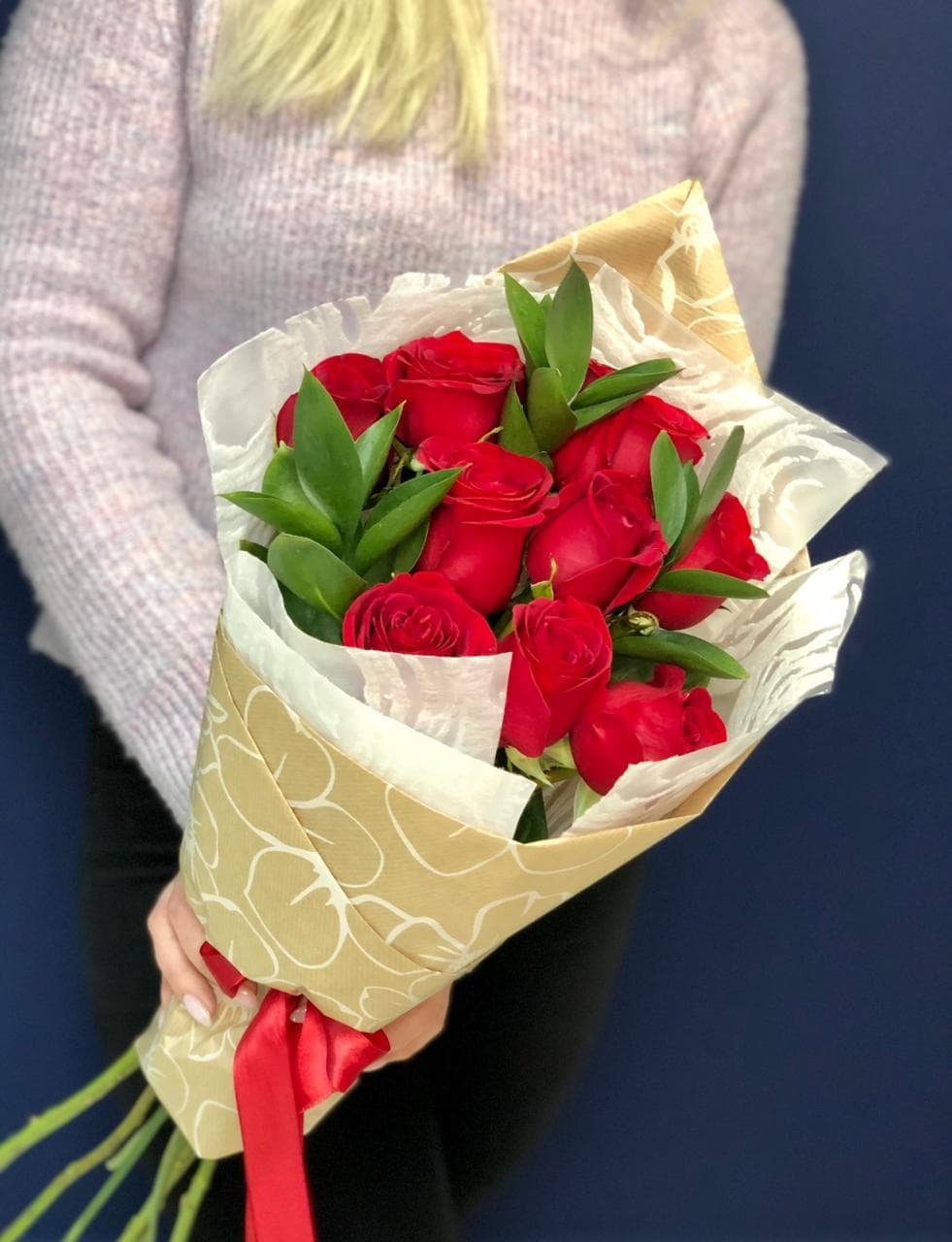 Букет из 9 красных Роз Эквадор в крафте 60 см