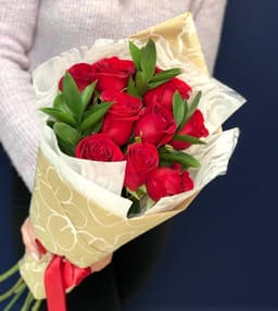 Букет из 9 красных Роз Эквадор в крафте 80 см