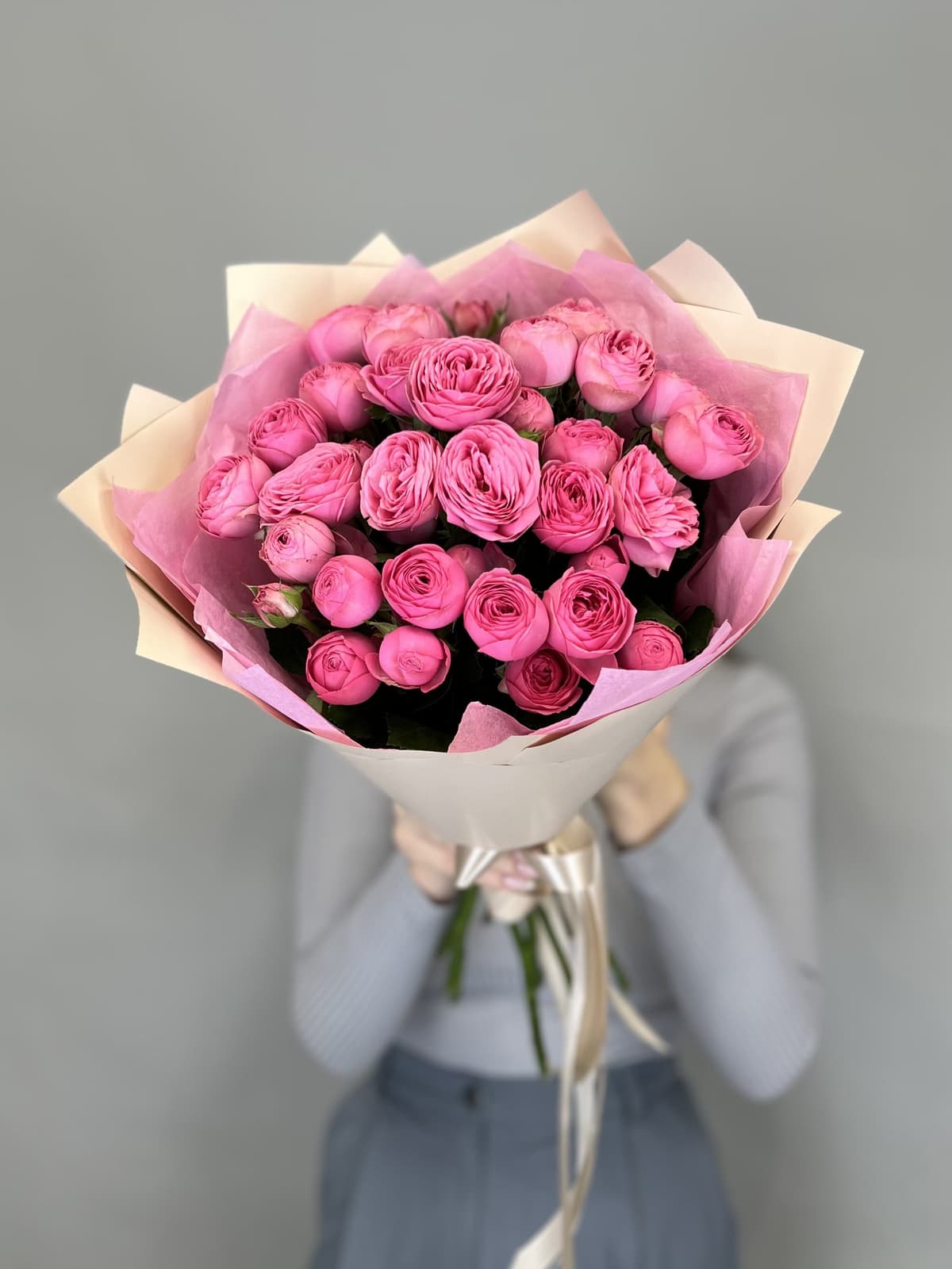 Свежий букет из 9 кустовых пионовидных роз Giselle