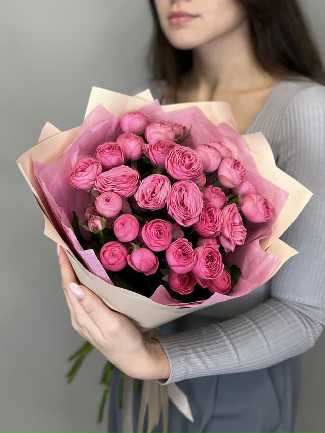 Свежий букет из 9 кустовых пионовидных роз «Жизель» Свежий букет из 9 кустовых пионовидных роз «Жизель»