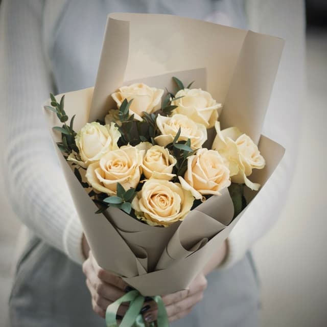 Букет из 9 персиковых Роз Эквадор в матовой бумаге 50 см Букет из 9 персиковых Роз Эквадор в матовой бумаге 50 см