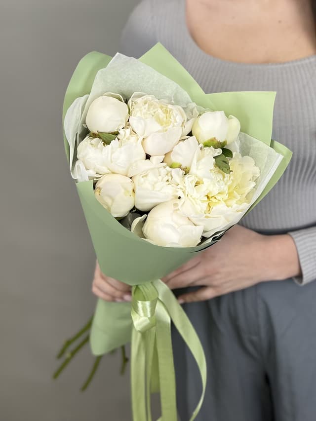 Нежный букет из 9 пионов "Дюшес Д Немо" Нежный букет из 9 пионов "Дюшес Д Немо"