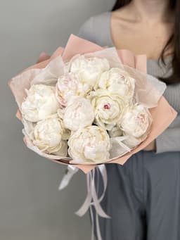 Цветочный букет из 9 пионов Одиль