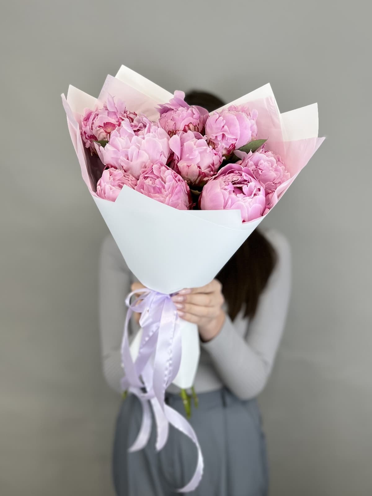 Свежий букет из 9 Пионов "Сара Бернар”