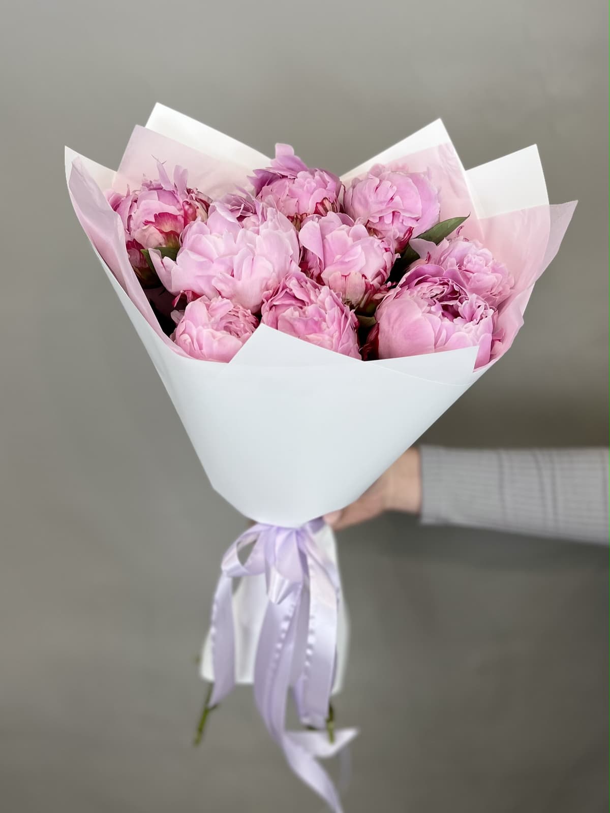 Свежий букет из 9 Пионов "Сара Бернар”