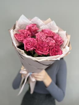 Красивый букет из 9 пионовидных роз "Country Blues"