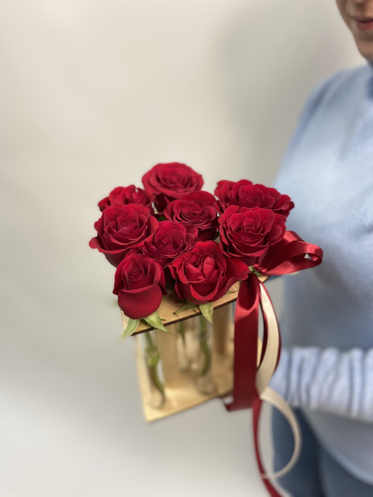 Букет из 9 роз в пробирках