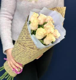 Букет из 9 розовых Роз Эквадор в крафте 60 см