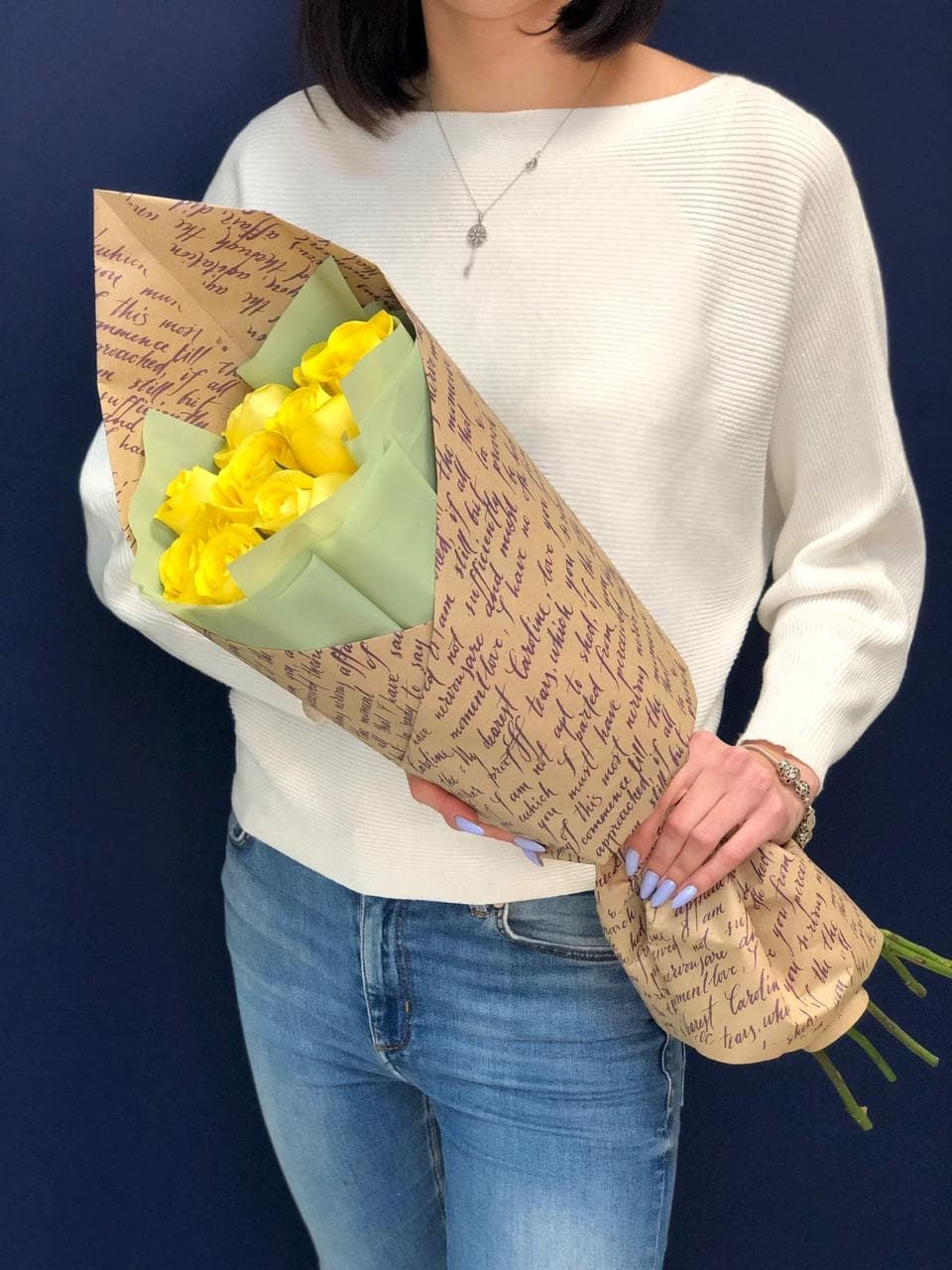 Букет из 9 жёлтых Роз Эквадор в крафте 50 см