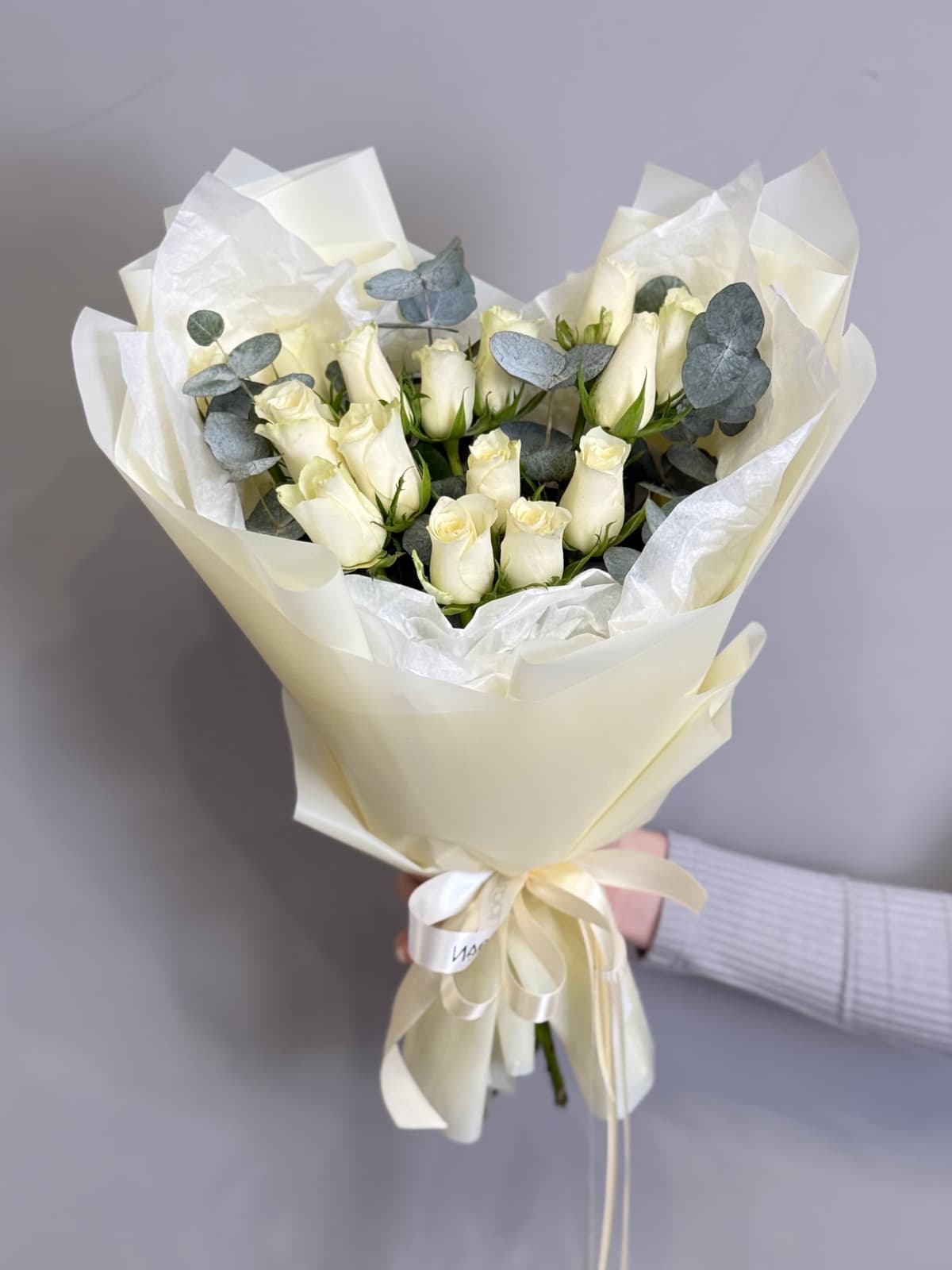 Букет из белых роз кения "Афина"(15)