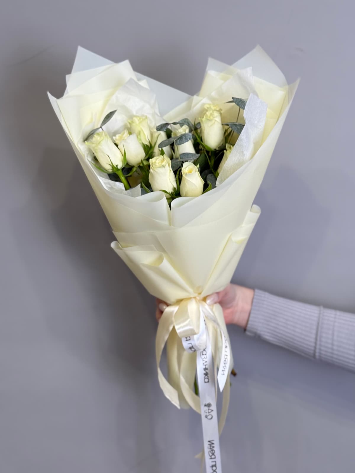 Букет из белых роз кения "Athena" S