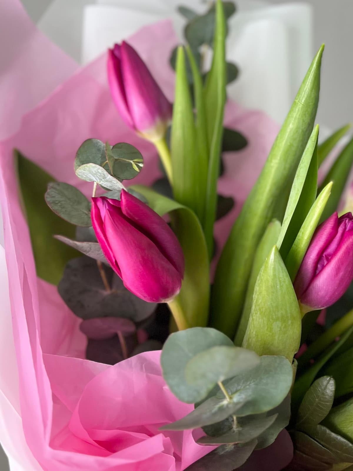 Букет из фиолетовых тюльпанов "Поцелуй весны" (7)