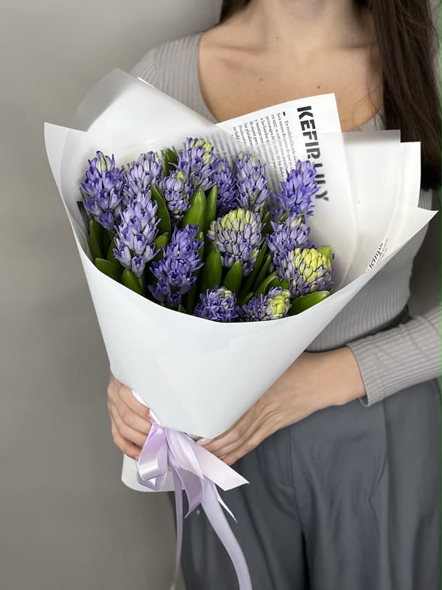 Праздничный букет из гиацинтов "Минос" (15) Праздничный букет из гиацинтов "Минос" (15)