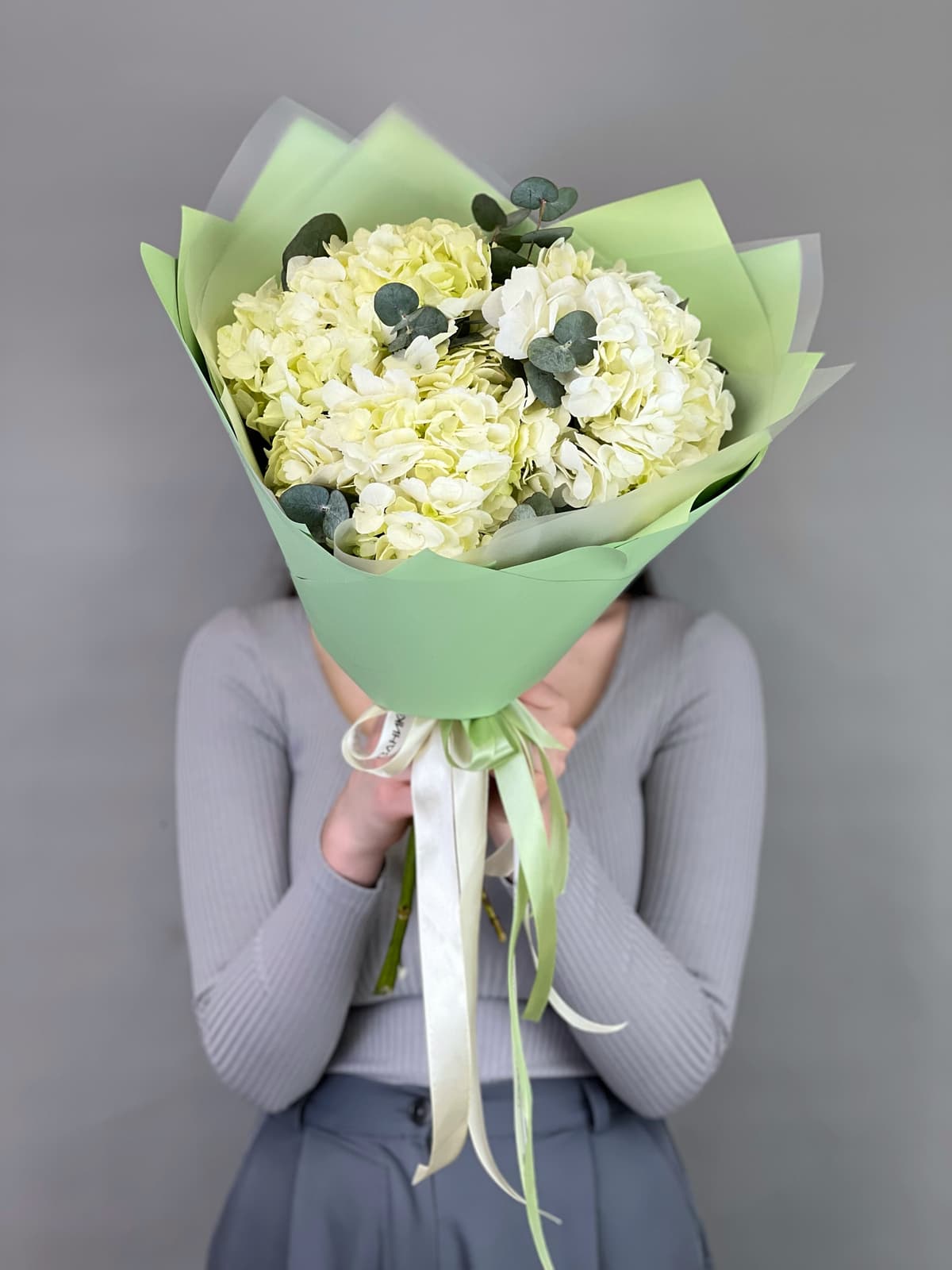 Свежий букет из гортензии "Оливковый"