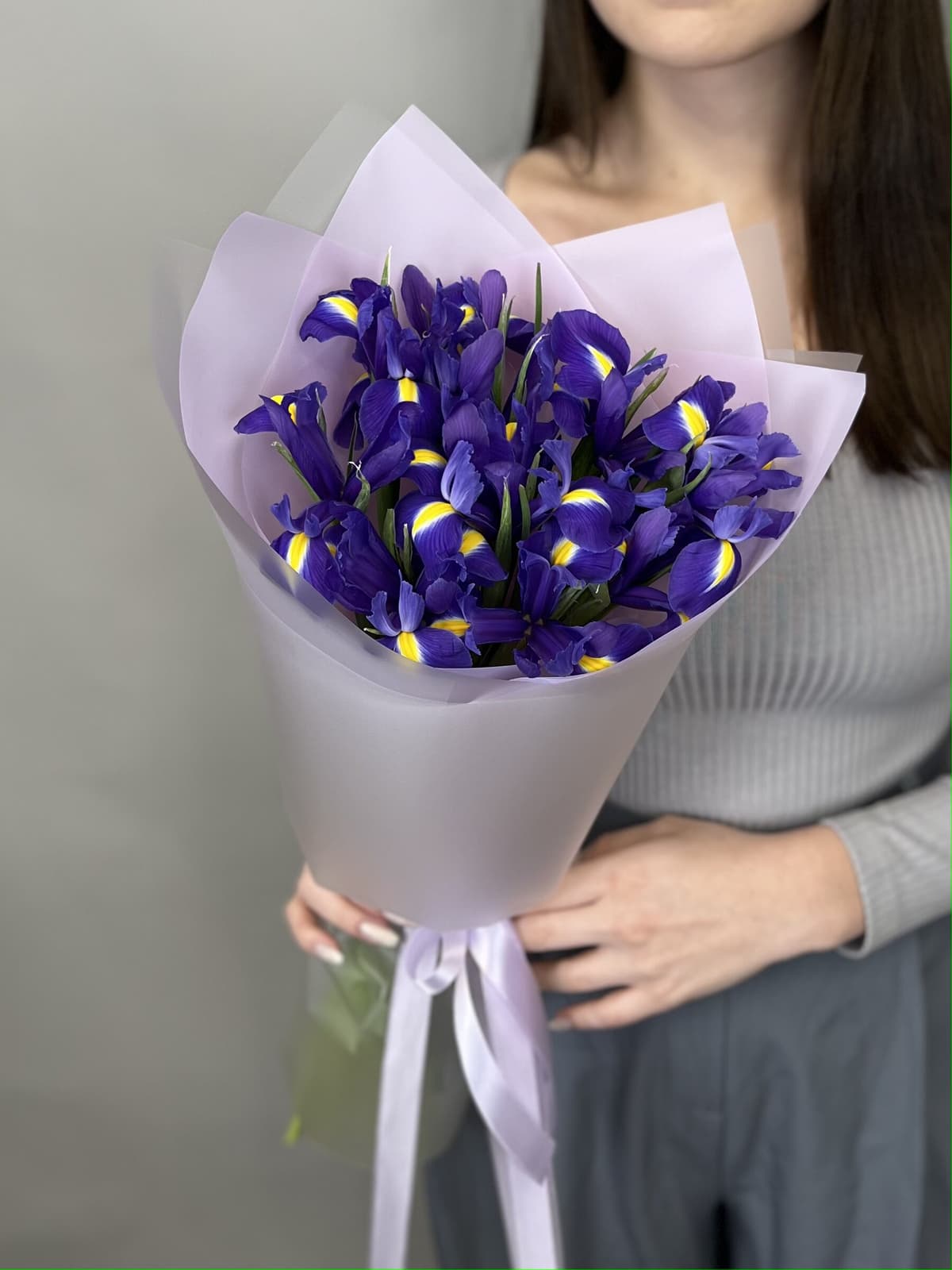 Красивый букет из ирисов "Blue Magic" S