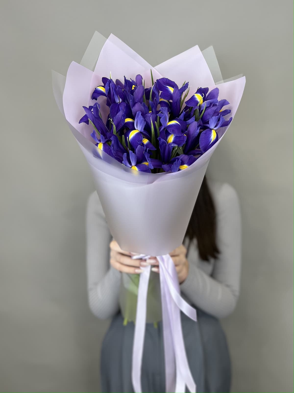 Красивый букет из ирисов "Blue Magic" S
