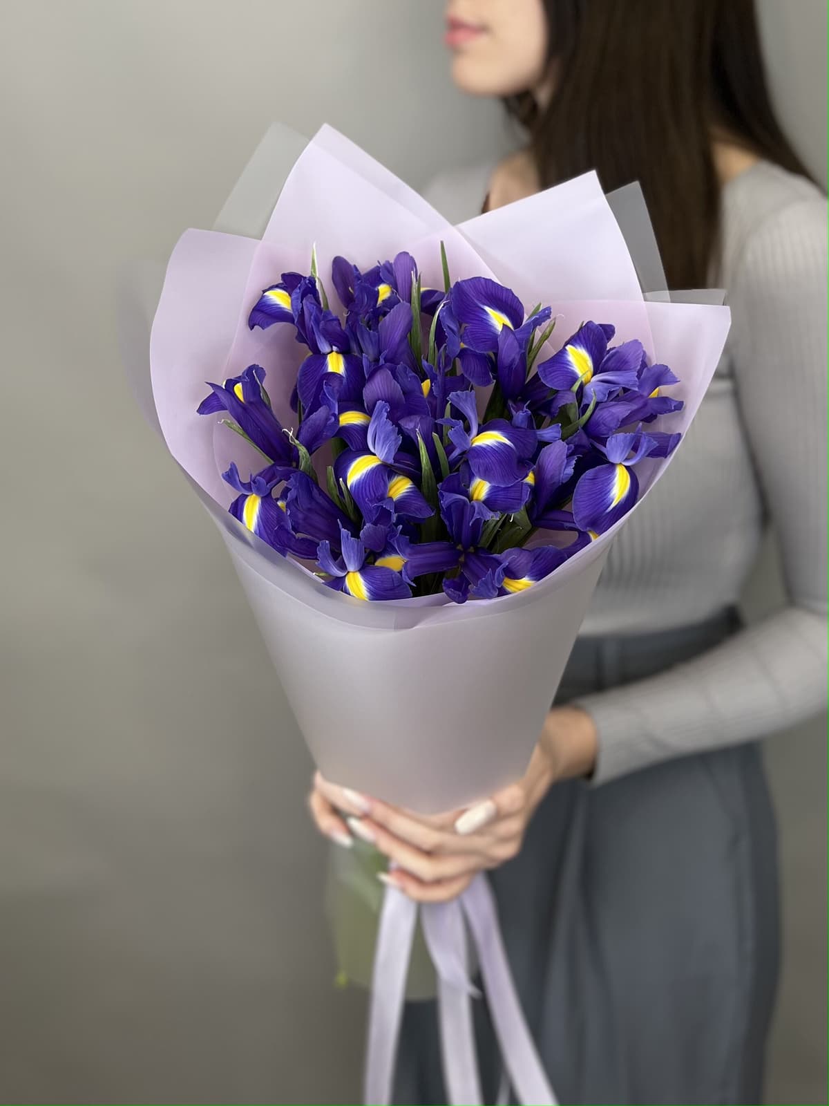 Красивый букет из ирисов "Blue Magic" S