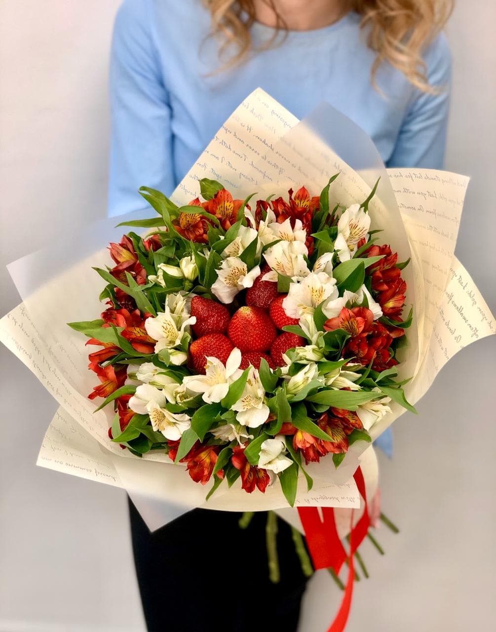 Букет из клубники "В поле ягодка-мини"