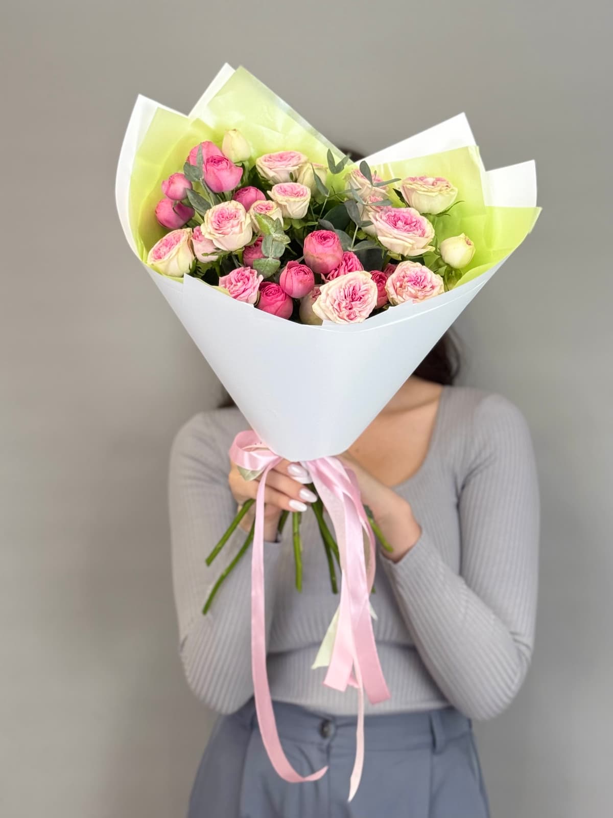 Букет из кустовых пионовидных роз "Fairy" S