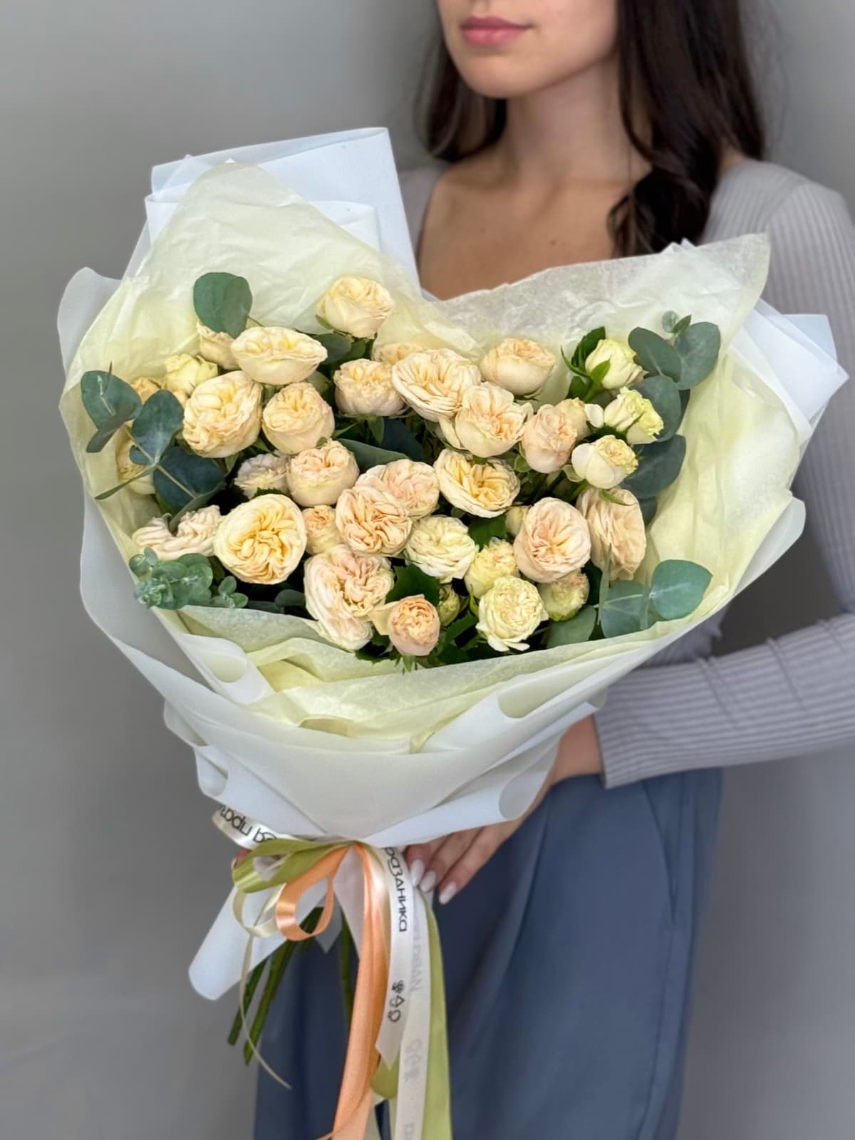 МЕГА АКЦИЯ Букет из кустовых пионовидных роз "Миндаль" M