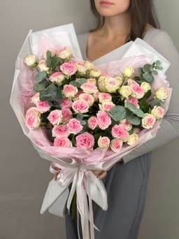 Букет из кустовых пионовидных роз "Пралине" L