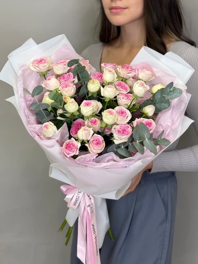 Букет из кустовых пионовидных роз "Пралине" M Букет из кустовых пионовидных роз "Пралине" M