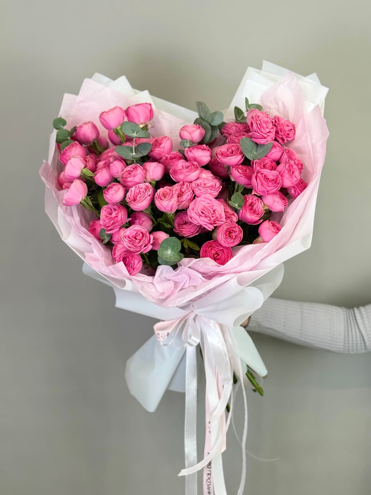 Букет из кустовых пионовидных роз "Ягодное конфи" L