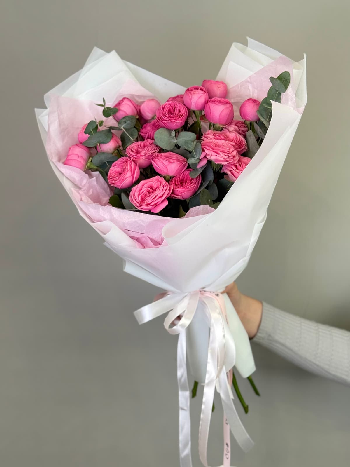 Букет из кустовых пионовидных роз "Ягодное конфи" S