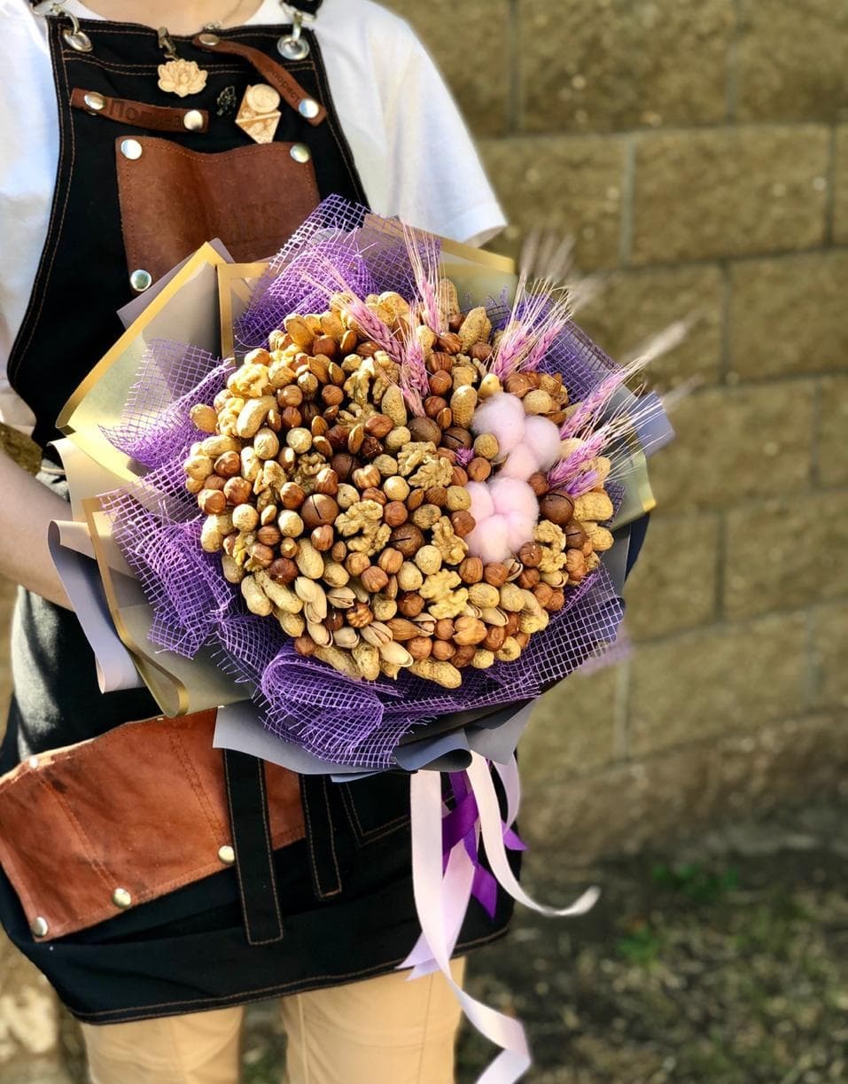 Букет из орехов "Лавандовое облако"