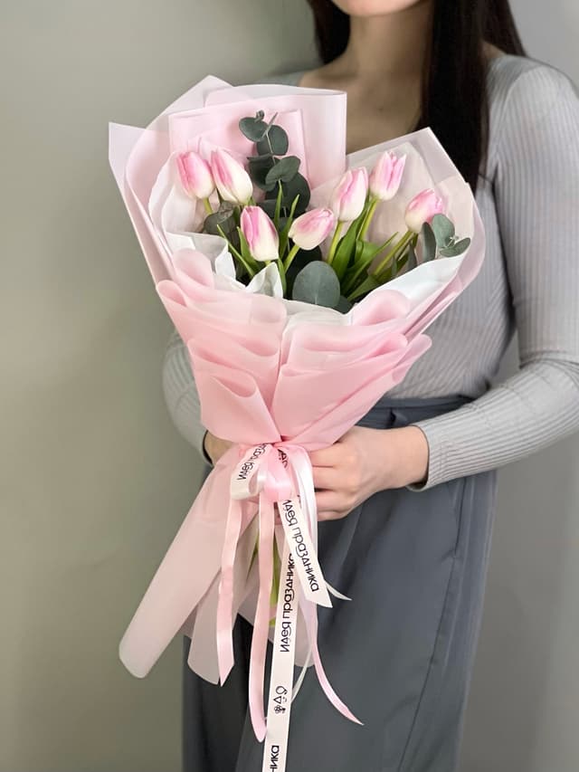 Букет из розовых тюльпанов "Поцелуй весны" (7) Букет из розовых тюльпанов "Поцелуй весны" (7)