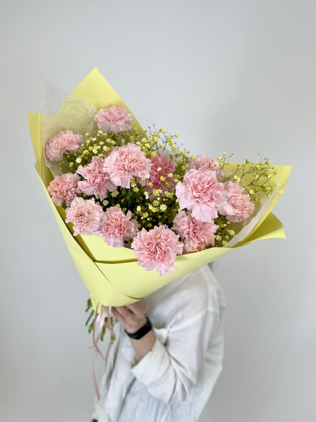 Стильный букет из розовых Диантусов и Гипсофилы Стильный букет из розовых Диантусов и Гипсофилы