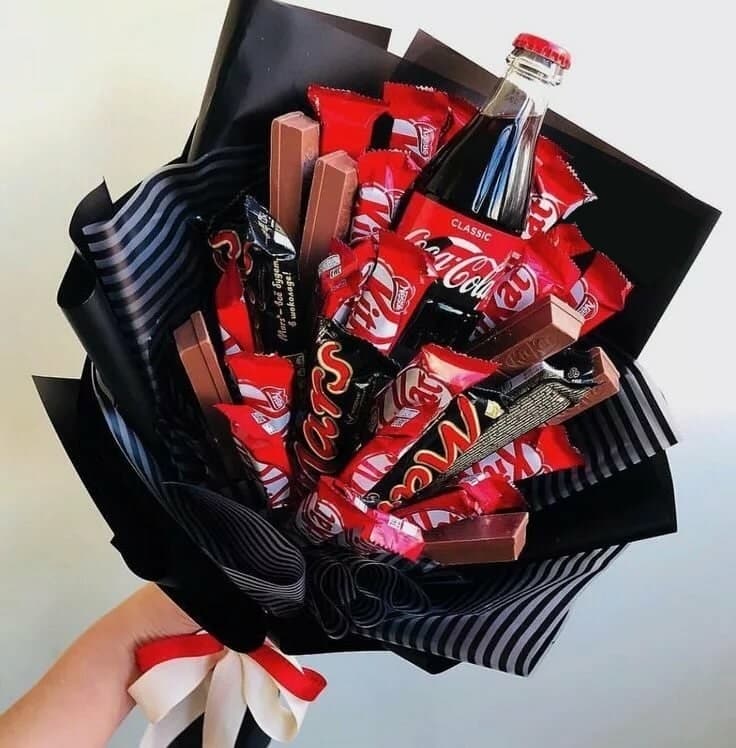 Букет из сладостей «КитКат и Марс»