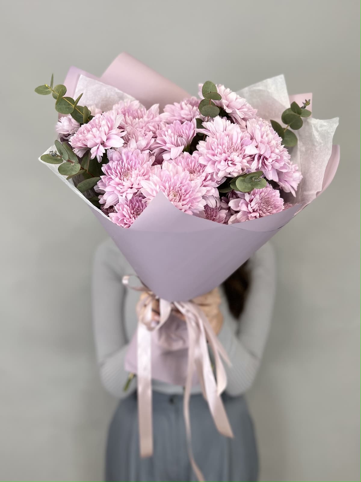 Дизайнерский букет хризантем "Лавандовый"