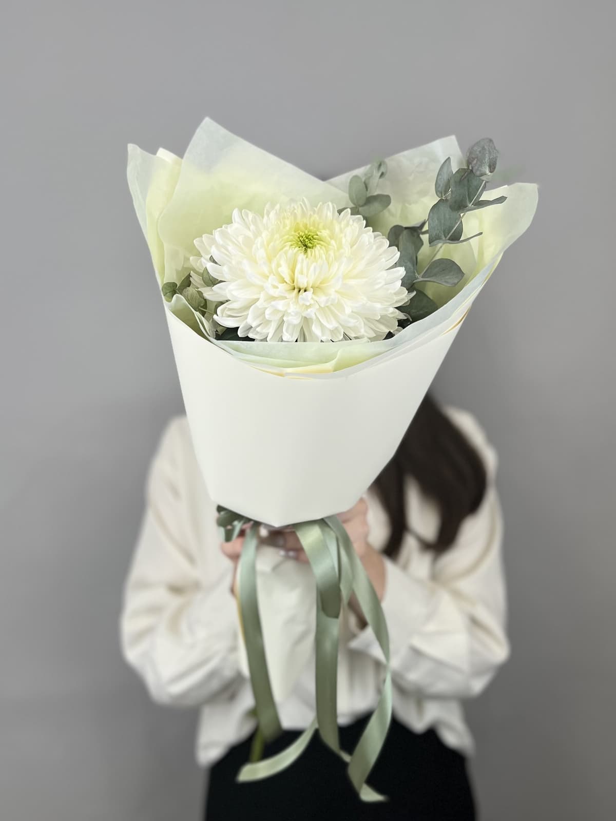 Цветочный мини букет хризантем "Магнум"