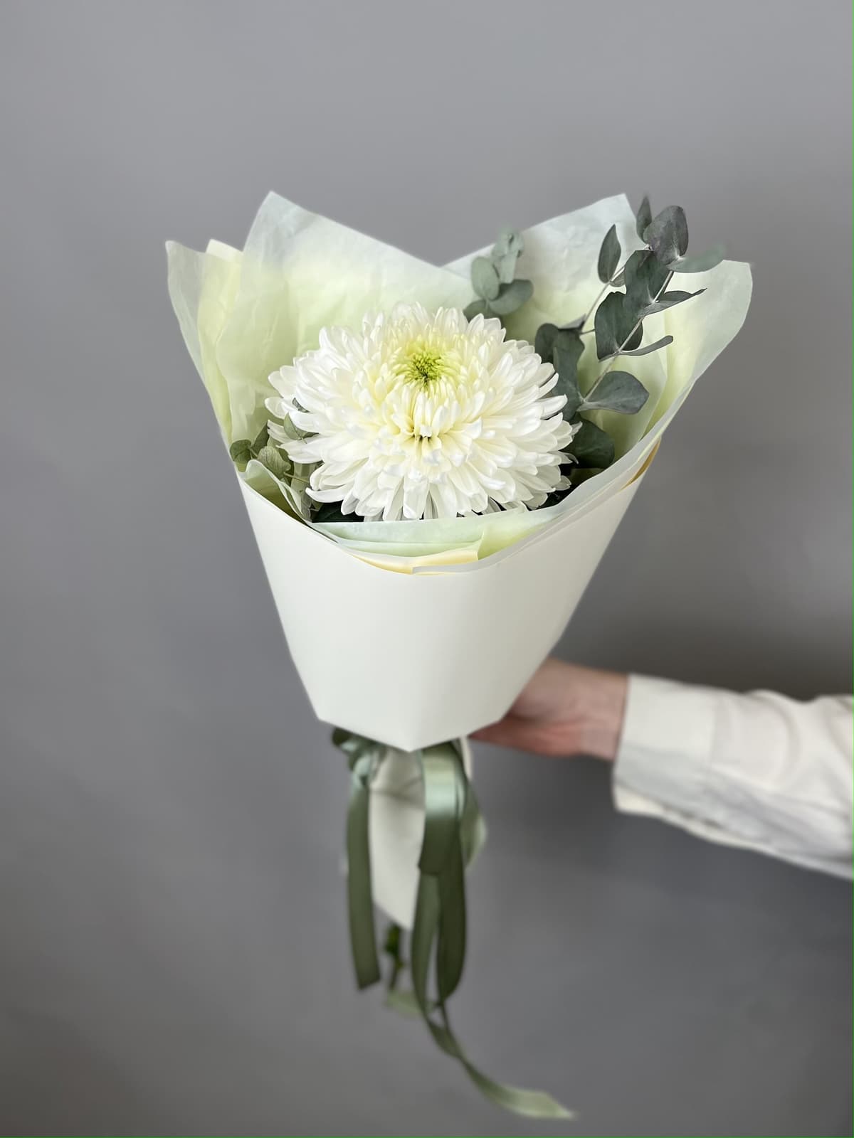 Цветочный мини букет хризантем "Магнум"