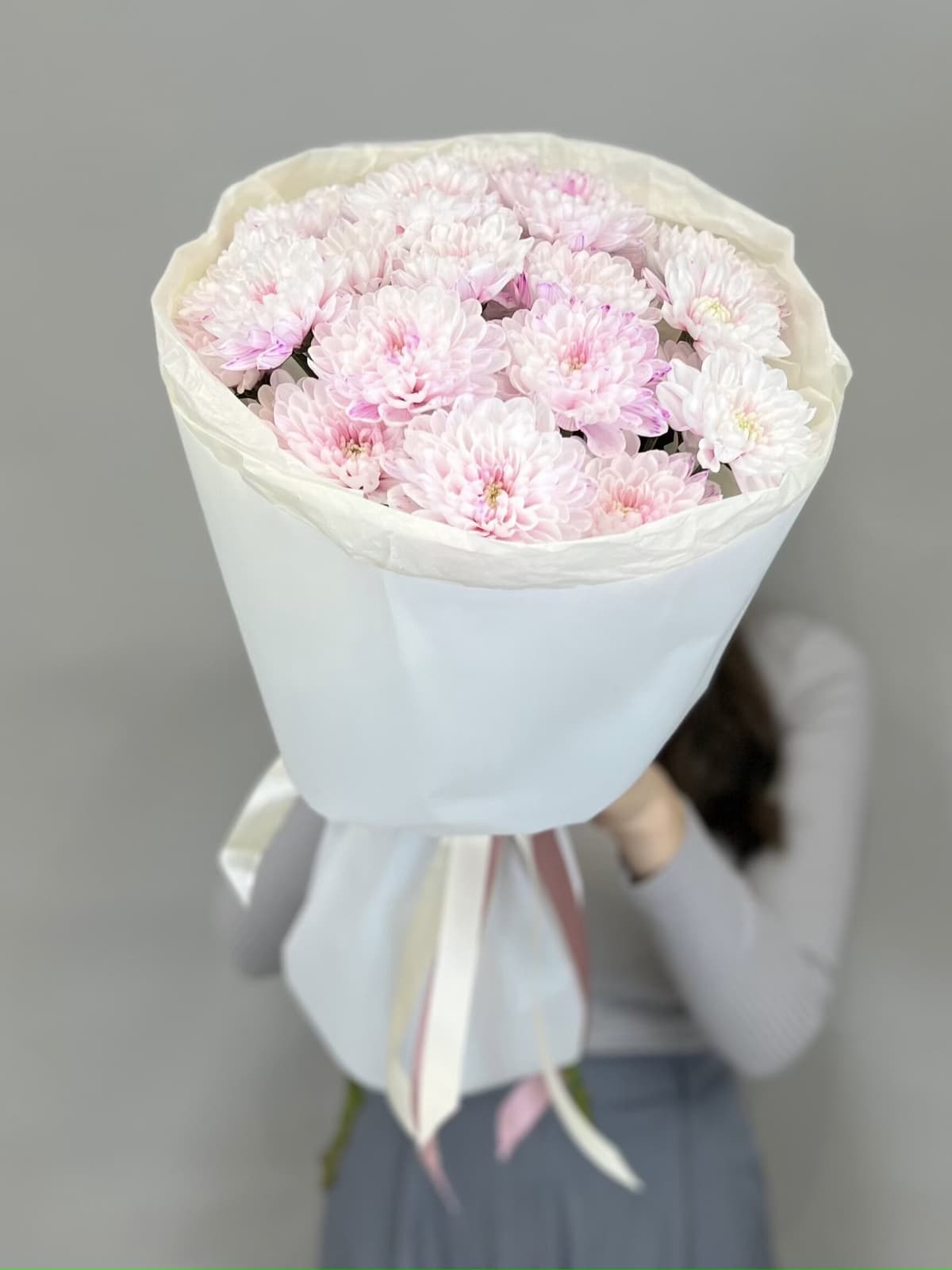 Красочный букет хризантем "Мари"