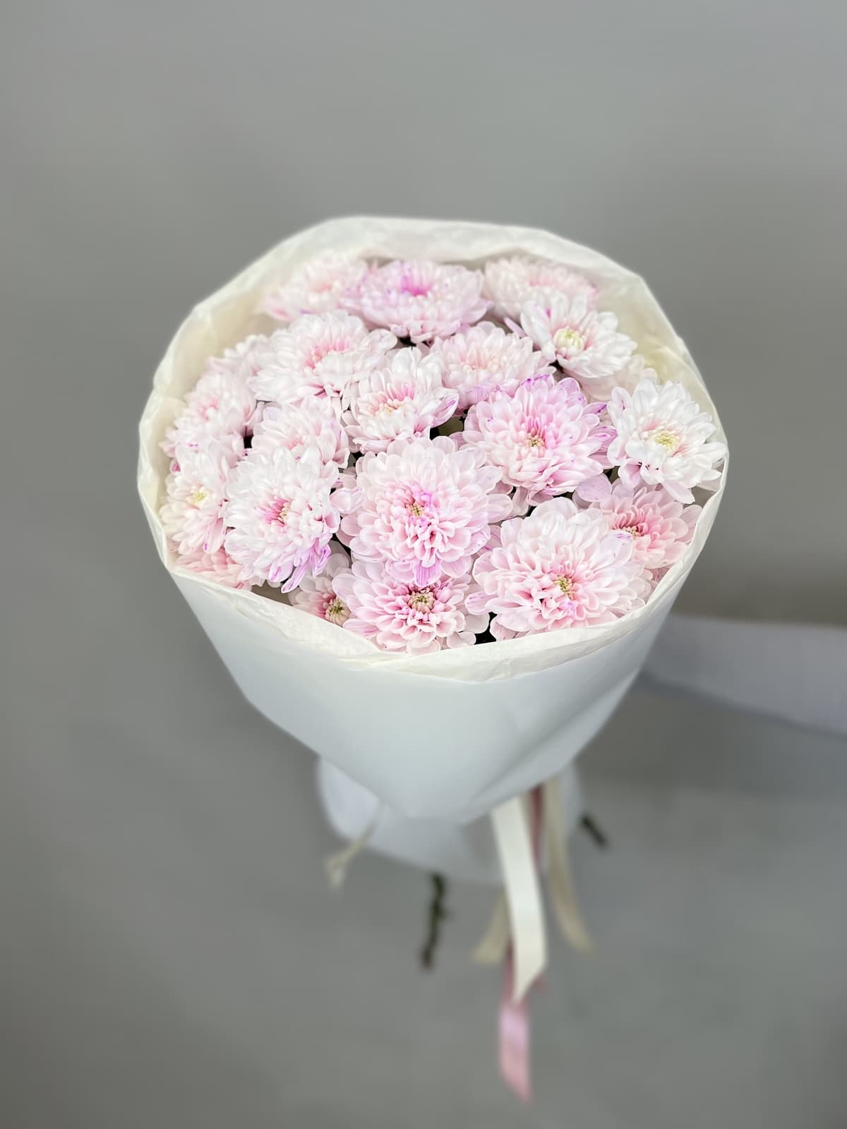 Красочный букет хризантем "Мари"