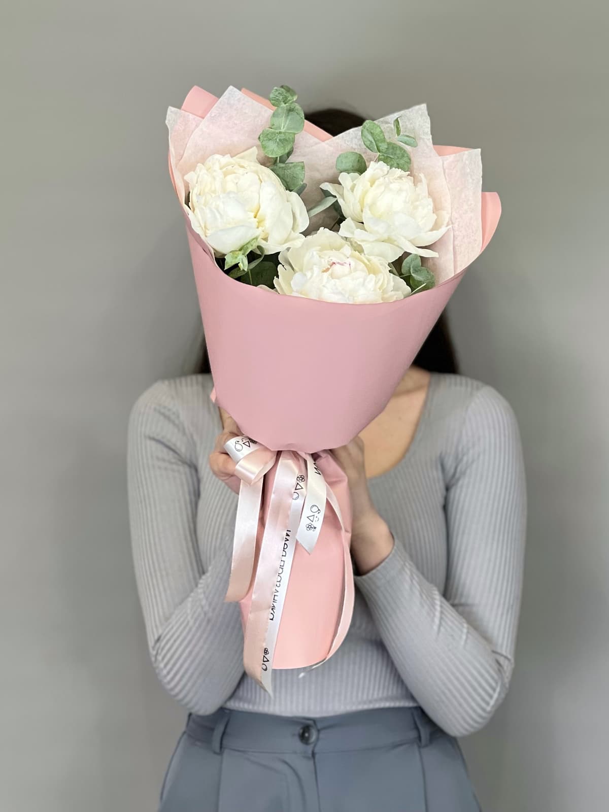 Букет-комплимент пионов "Odile"