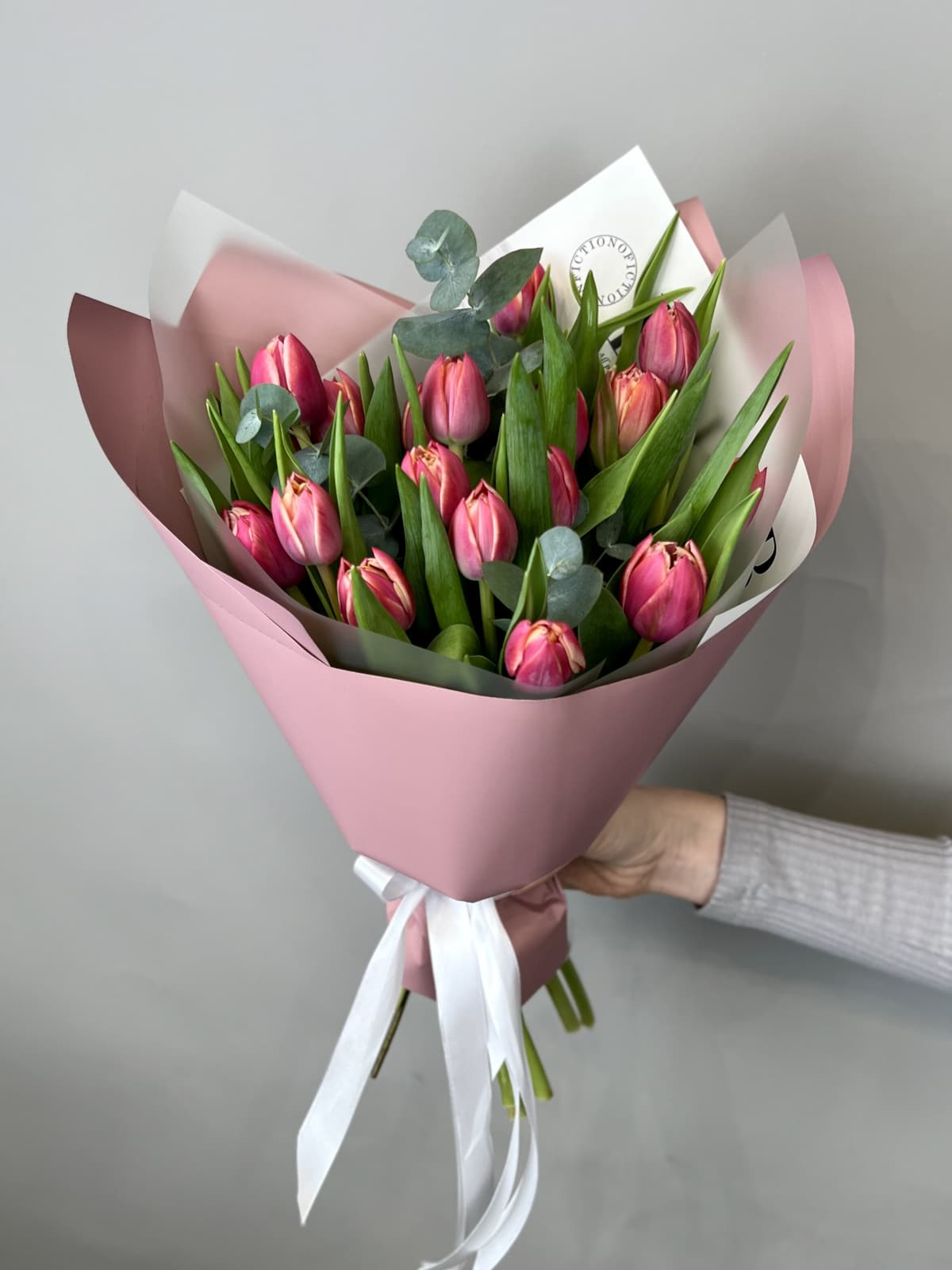 Красивый букет пионовидных тюльпанов "Колумбус" (19)