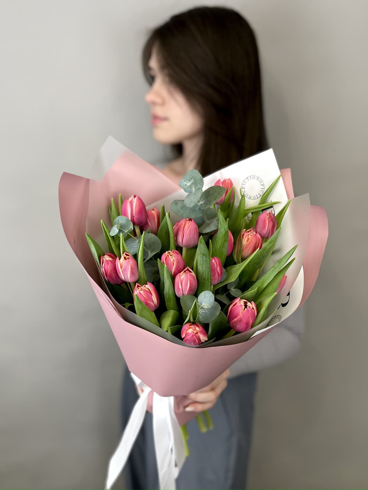 Красивый букет пионовидных тюльпанов "Колумбус" (19)