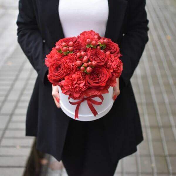 Свежий букет "Red Rose and Carnation" в коробке