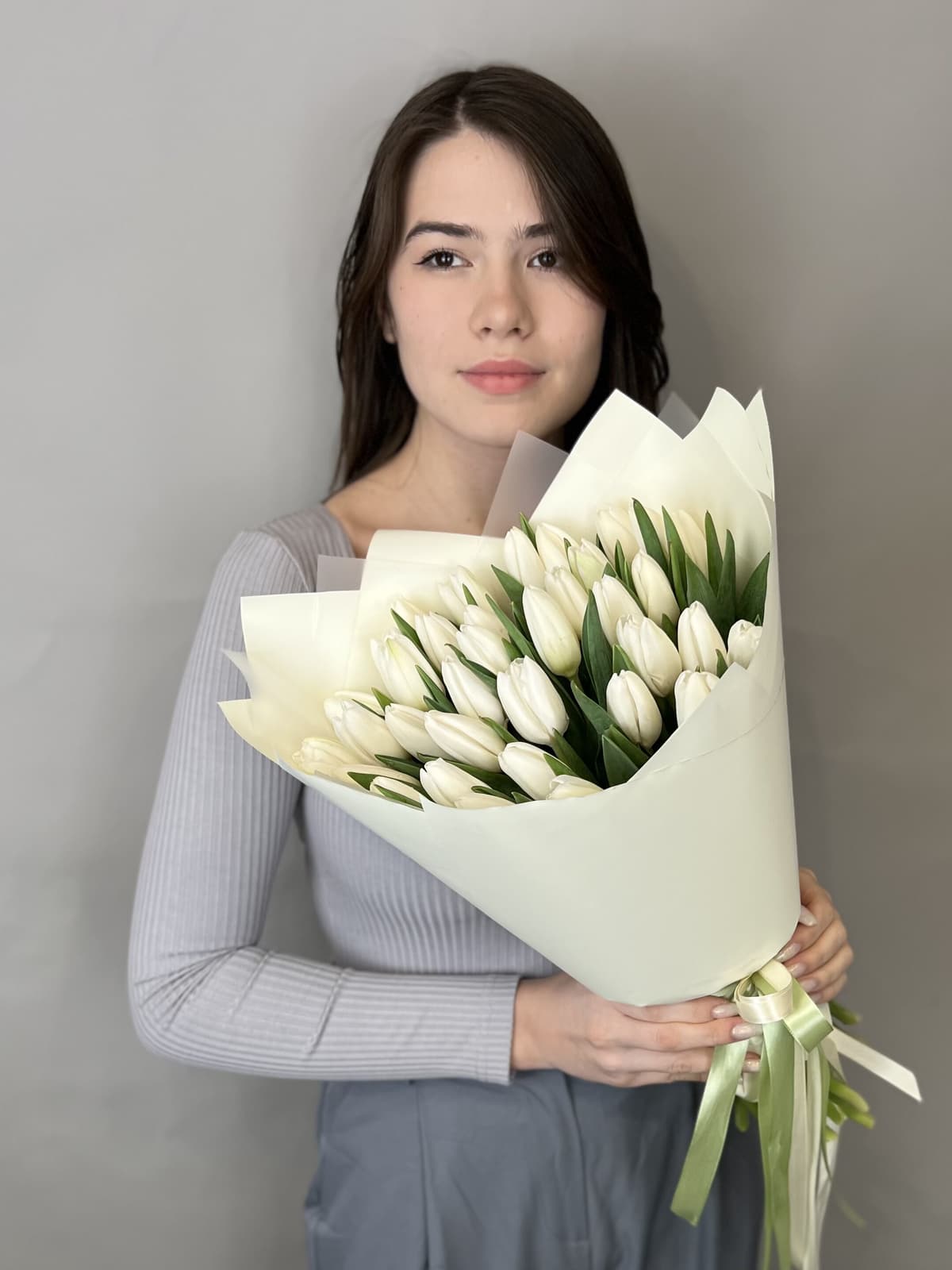 Популярный букет из 35 белых тюльпанов "White" M