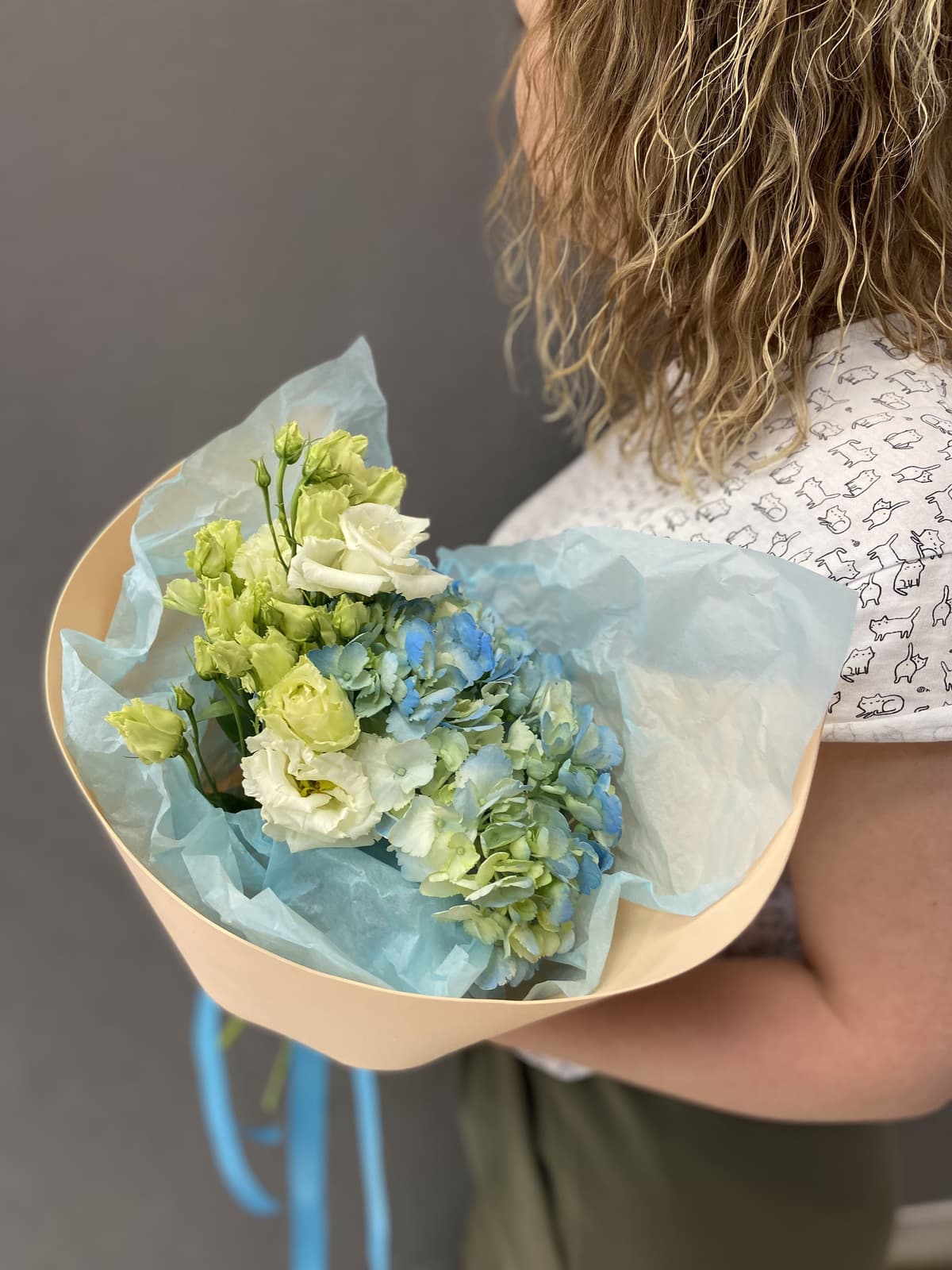 Дуо букет из Гортензии и Эустомы в фоамиране 2