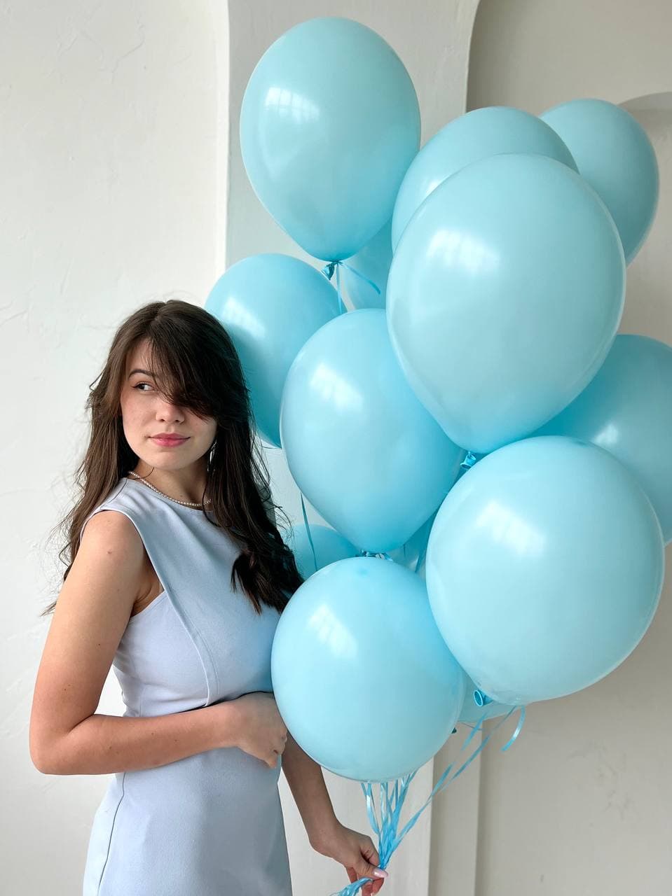 Фонтан из шаров «Голубой макарунс»