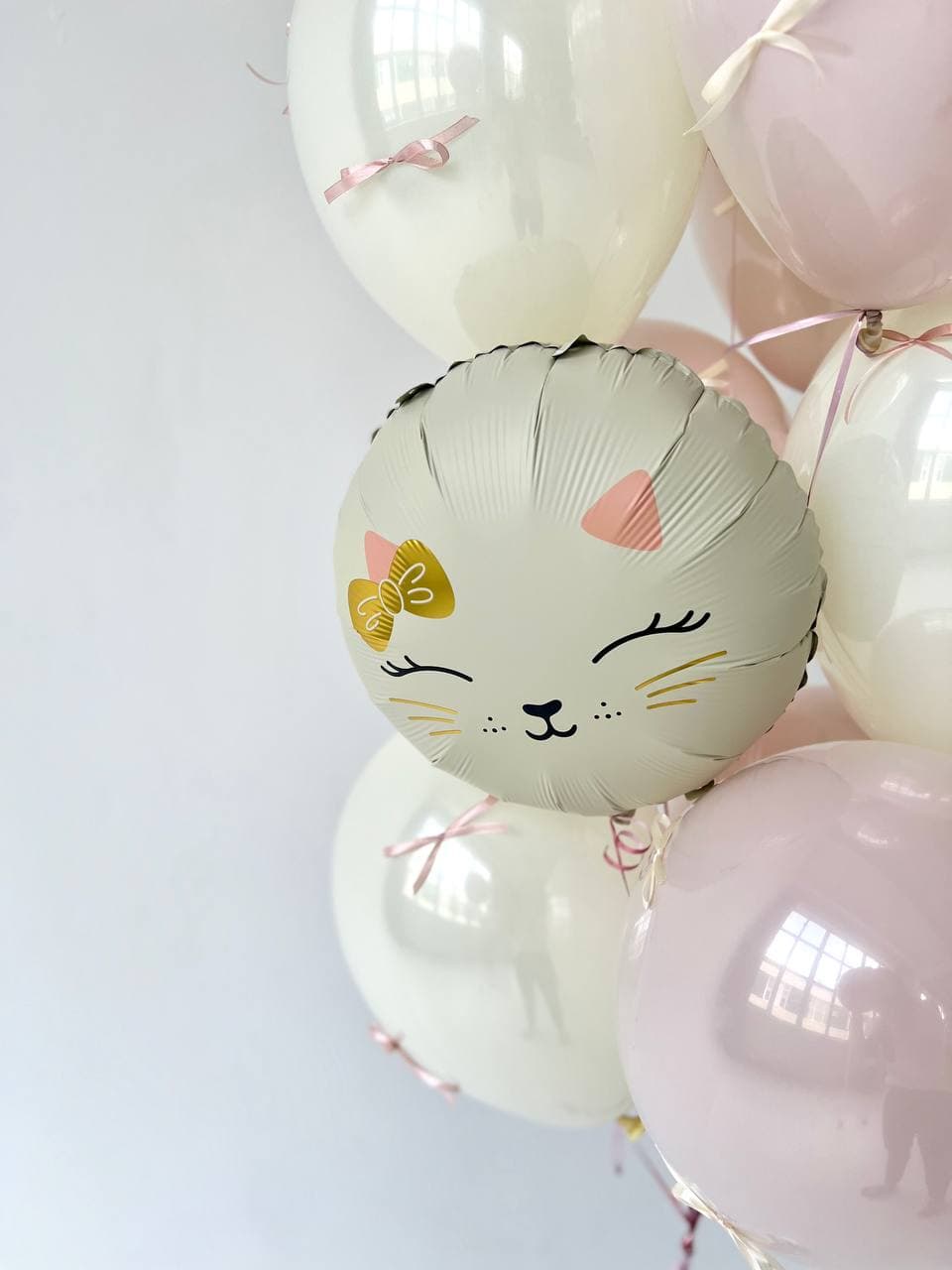 Фонтан из шаров «Кошечка с бантиком»