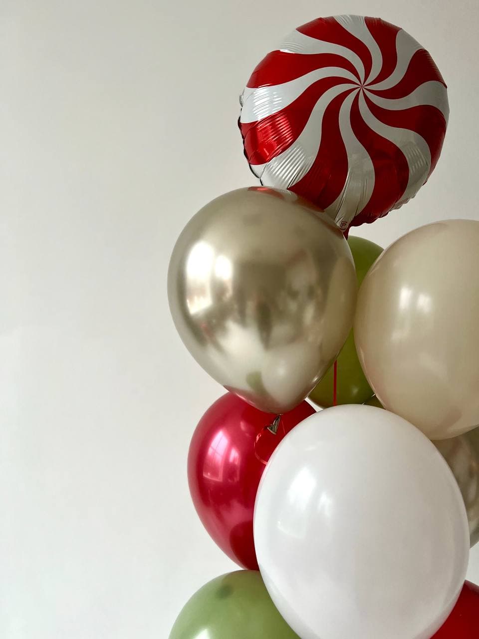 Фонтан из шаров «красный леденец»