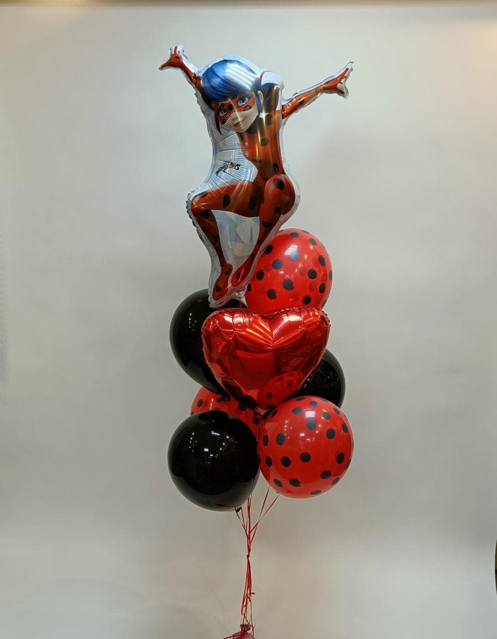 Фонтан из шаров "Леди Баг"