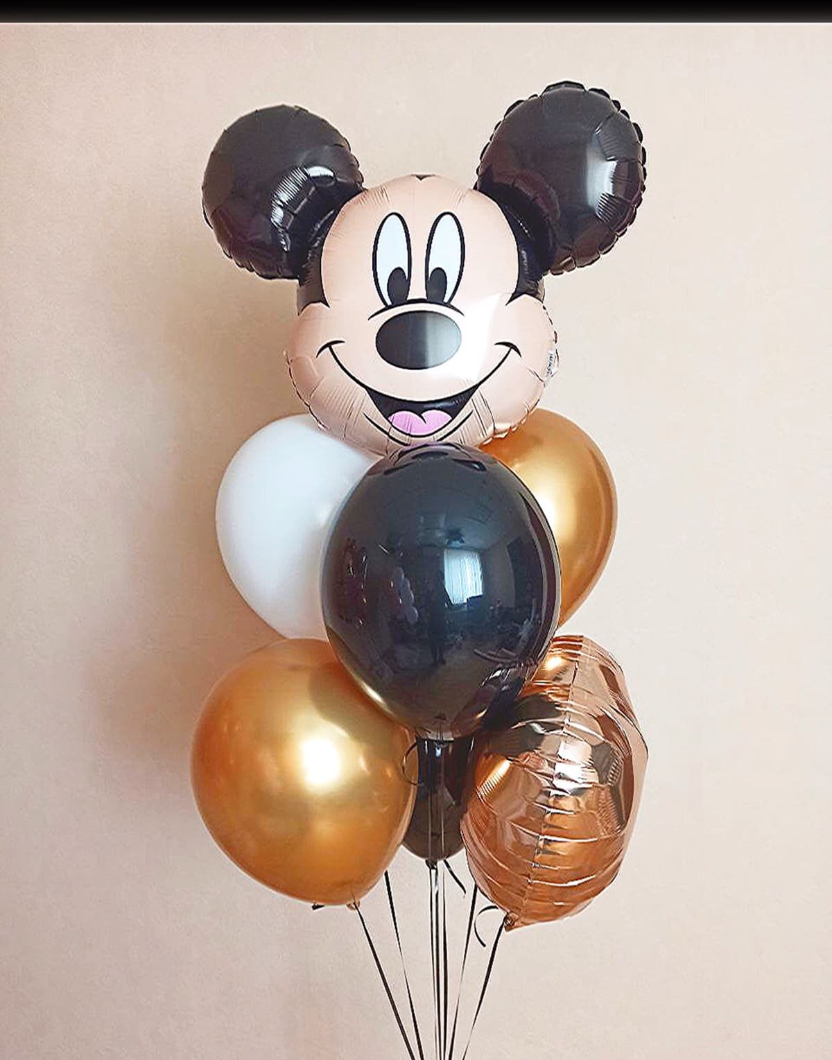 Фонтан из шаров «Микки Маус»