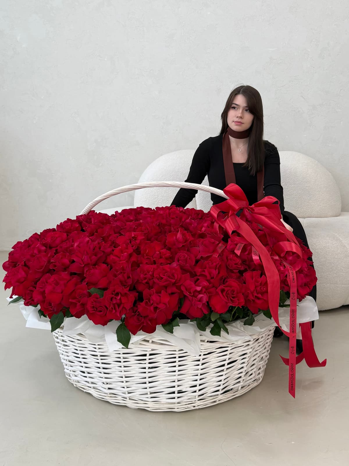 Композиция из 201 французской розы в корзине (ПРЕДЗАКАЗ)