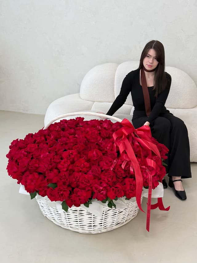 Композиция из 201 французской розы в корзине (ПРЕДЗАКАЗ) Композиция из 201 французской розы в корзине (ПРЕДЗАКАЗ)